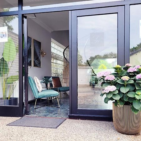 Moderne Maisonette Ferienwohnung Mit Gartenzugang, Nur 7 Gehminuten Zum Strand, Parkplatz & Fahrradunterstellplatz シャルボイツ エクステリア 写真