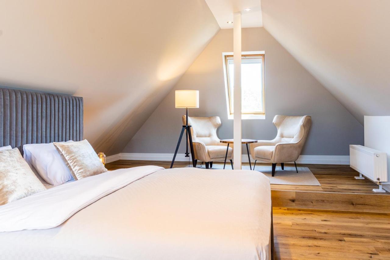 Moderne Maisonette Ferienwohnung Mit Gartenzugang, Nur 7 Gehminuten Zum Strand, Parkplatz & Fahrradunterstellplatz シャルボイツ エクステリア 写真
