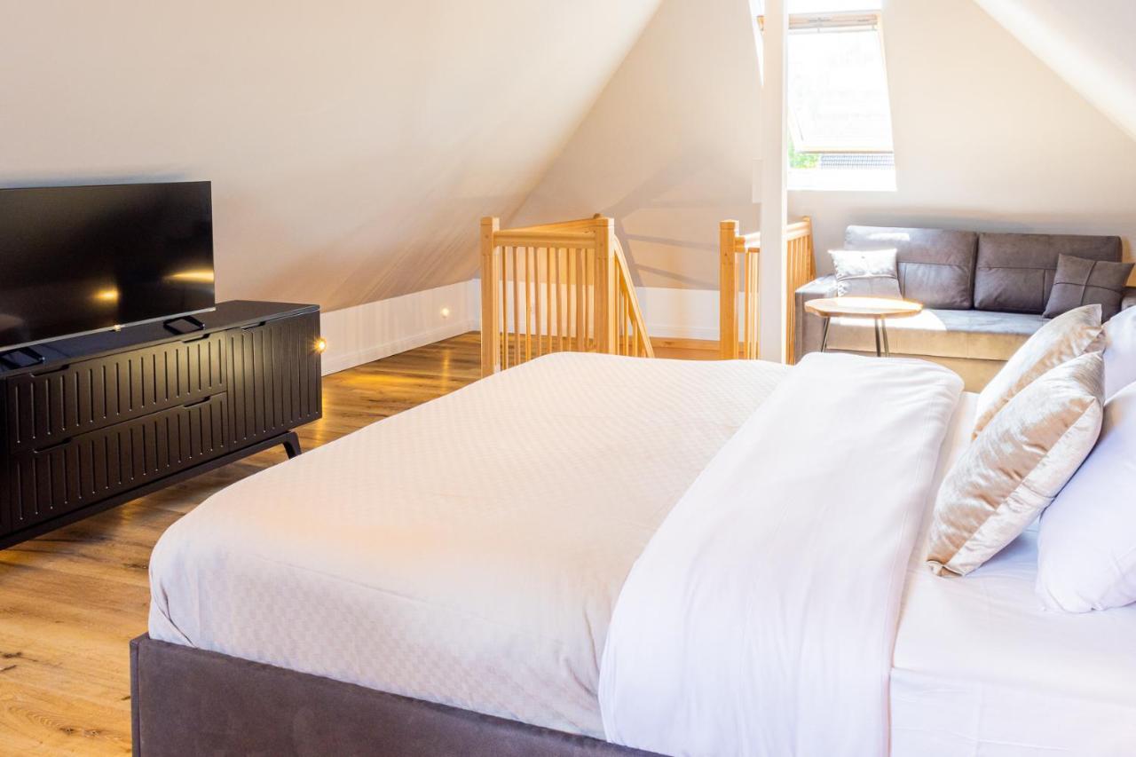 Moderne Maisonette Ferienwohnung Mit Gartenzugang, Nur 7 Gehminuten Zum Strand, Parkplatz & Fahrradunterstellplatz シャルボイツ エクステリア 写真