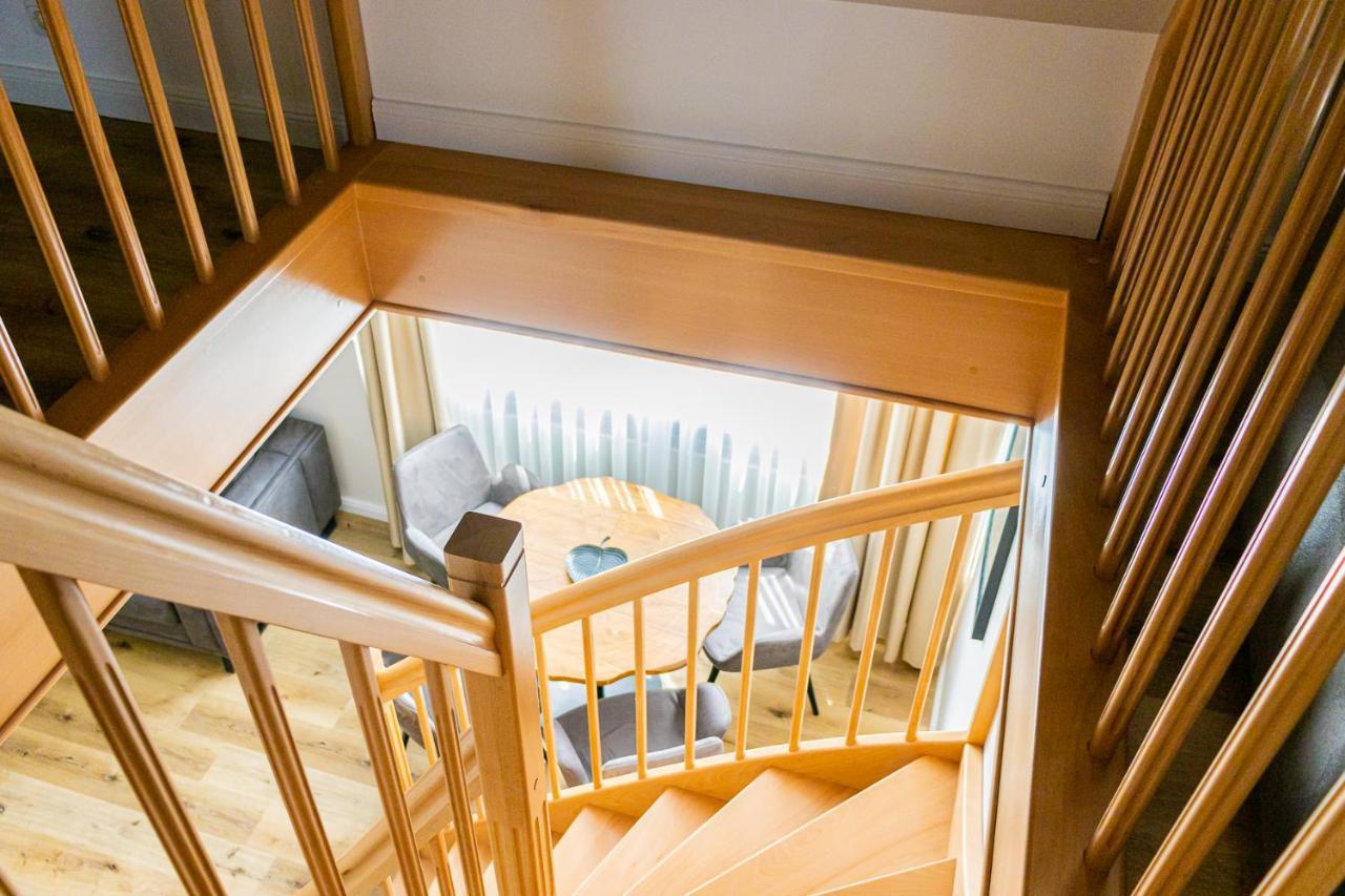 Moderne Maisonette Ferienwohnung Mit Gartenzugang, Nur 7 Gehminuten Zum Strand, Parkplatz & Fahrradunterstellplatz シャルボイツ エクステリア 写真