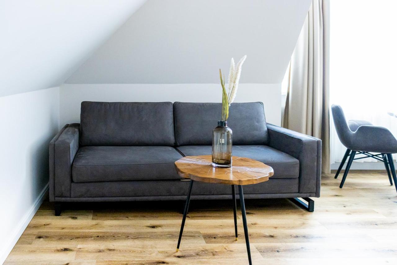 Moderne Maisonette Ferienwohnung Mit Gartenzugang, Nur 7 Gehminuten Zum Strand, Parkplatz & Fahrradunterstellplatz シャルボイツ エクステリア 写真