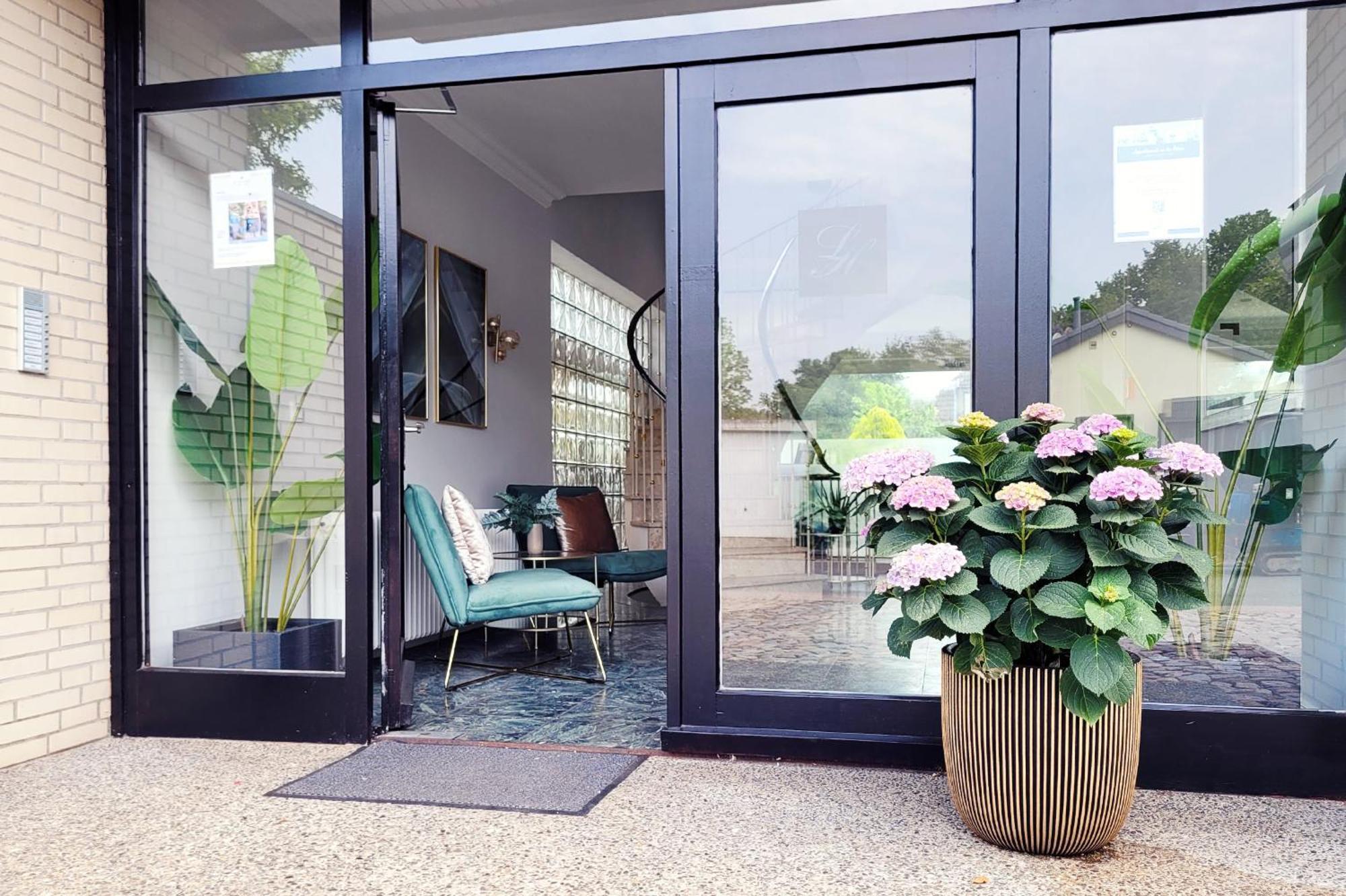 Moderne Maisonette Ferienwohnung Mit Gartenzugang, Nur 7 Gehminuten Zum Strand, Parkplatz & Fahrradunterstellplatz シャルボイツ エクステリア 写真