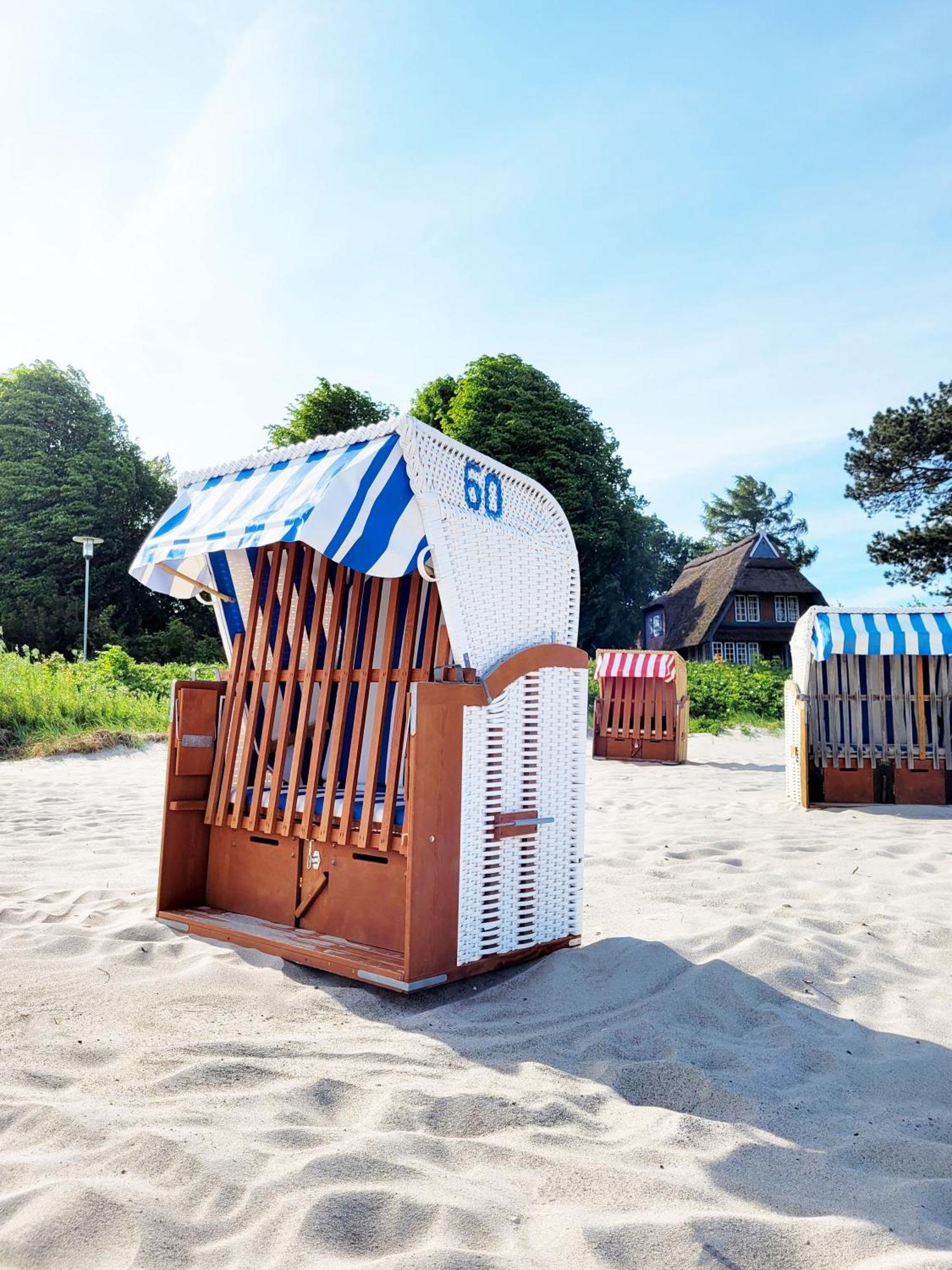 Moderne Maisonette Ferienwohnung Mit Gartenzugang, Nur 7 Gehminuten Zum Strand, Parkplatz & Fahrradunterstellplatz シャルボイツ エクステリア 写真
