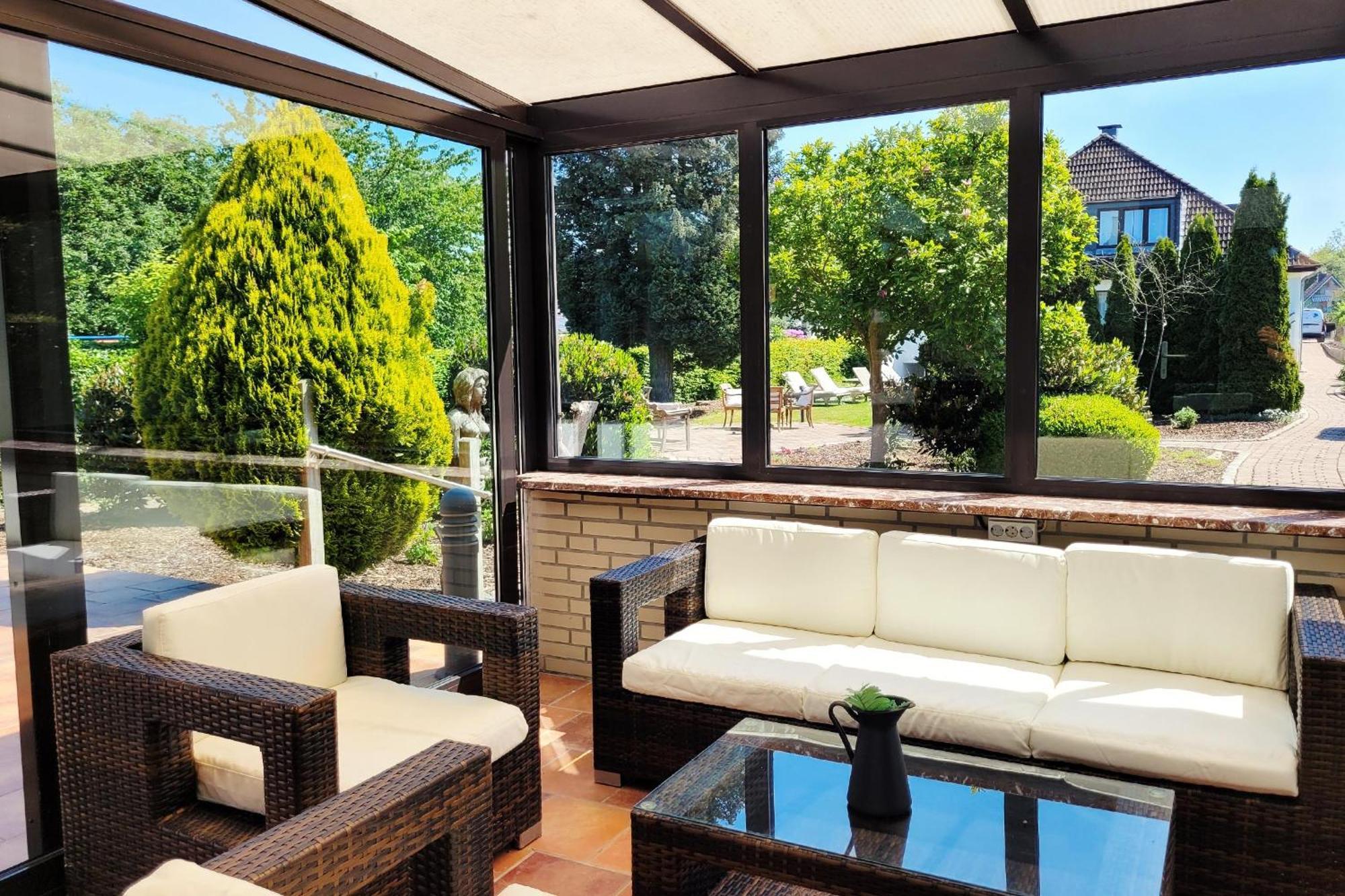 Moderne Maisonette Ferienwohnung Mit Gartenzugang, Nur 7 Gehminuten Zum Strand, Parkplatz & Fahrradunterstellplatz シャルボイツ エクステリア 写真