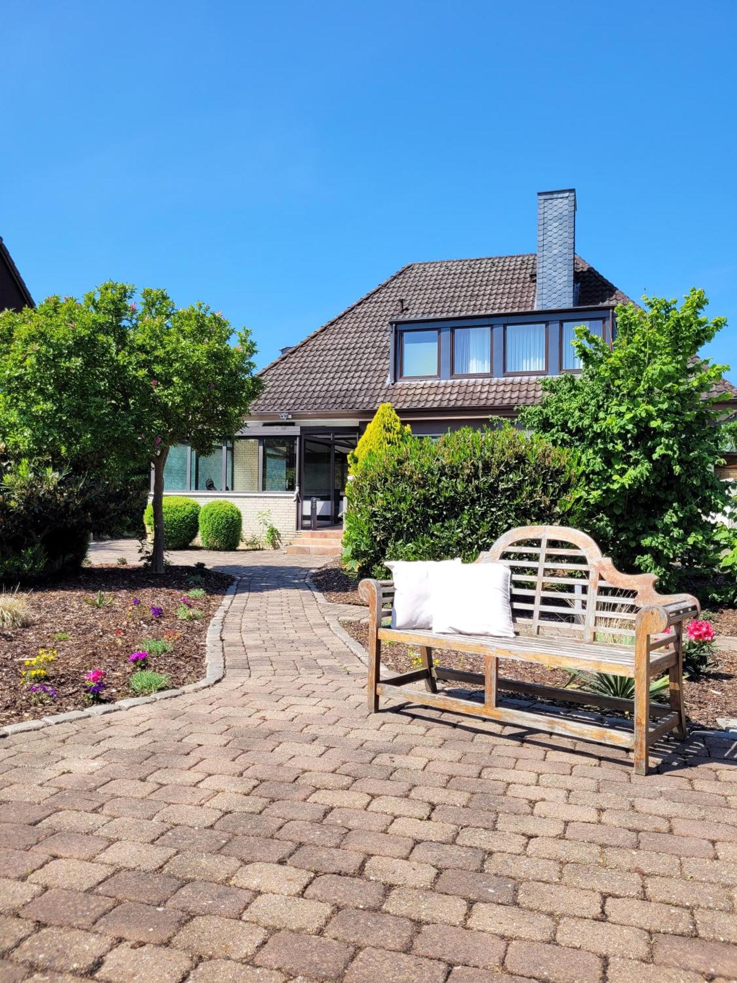 Moderne Maisonette Ferienwohnung Mit Gartenzugang, Nur 7 Gehminuten Zum Strand, Parkplatz & Fahrradunterstellplatz シャルボイツ エクステリア 写真